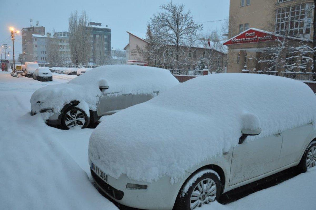 Kars'ta kar yağışı etkili oldu