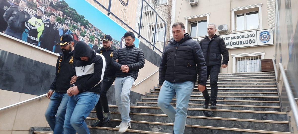 İstanbul'da turistlerin çantalarını çalanlar yakalandı