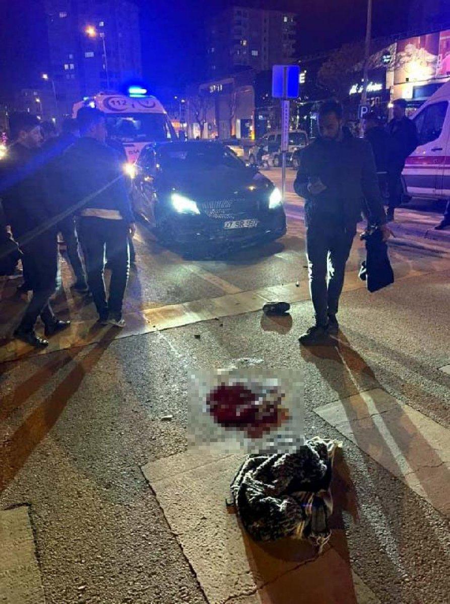 Gaziantep'te ehliyetsiz sürücü liseli kızlara çarptı: 1 ölü, 1 yaralı