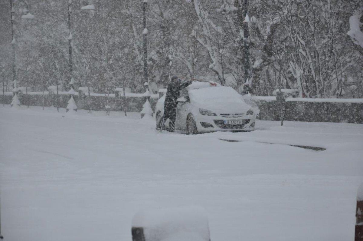 Kars'ta kar yağışı etkili oldu