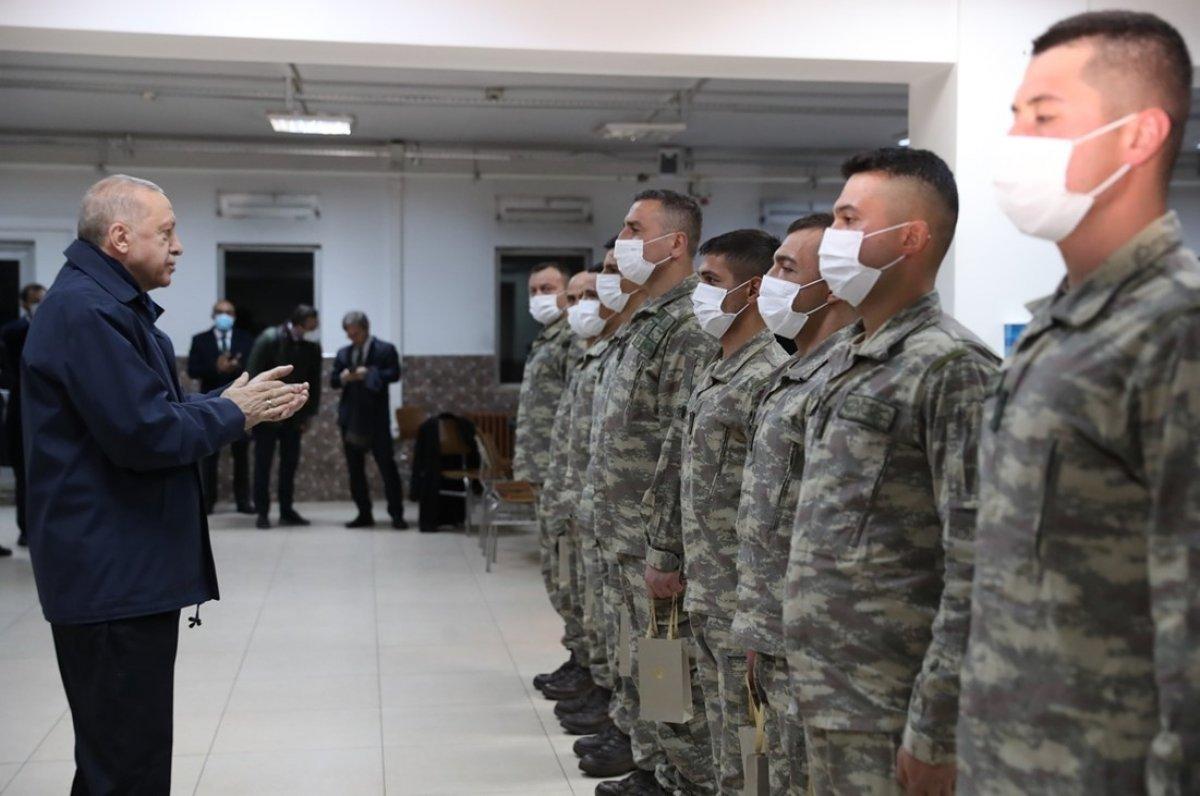 Cumhurbaşkanı Erdoğan Mehmetçikle iftar yaptı