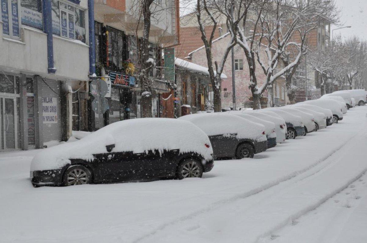 Kars'ta kar yağışı etkili oldu