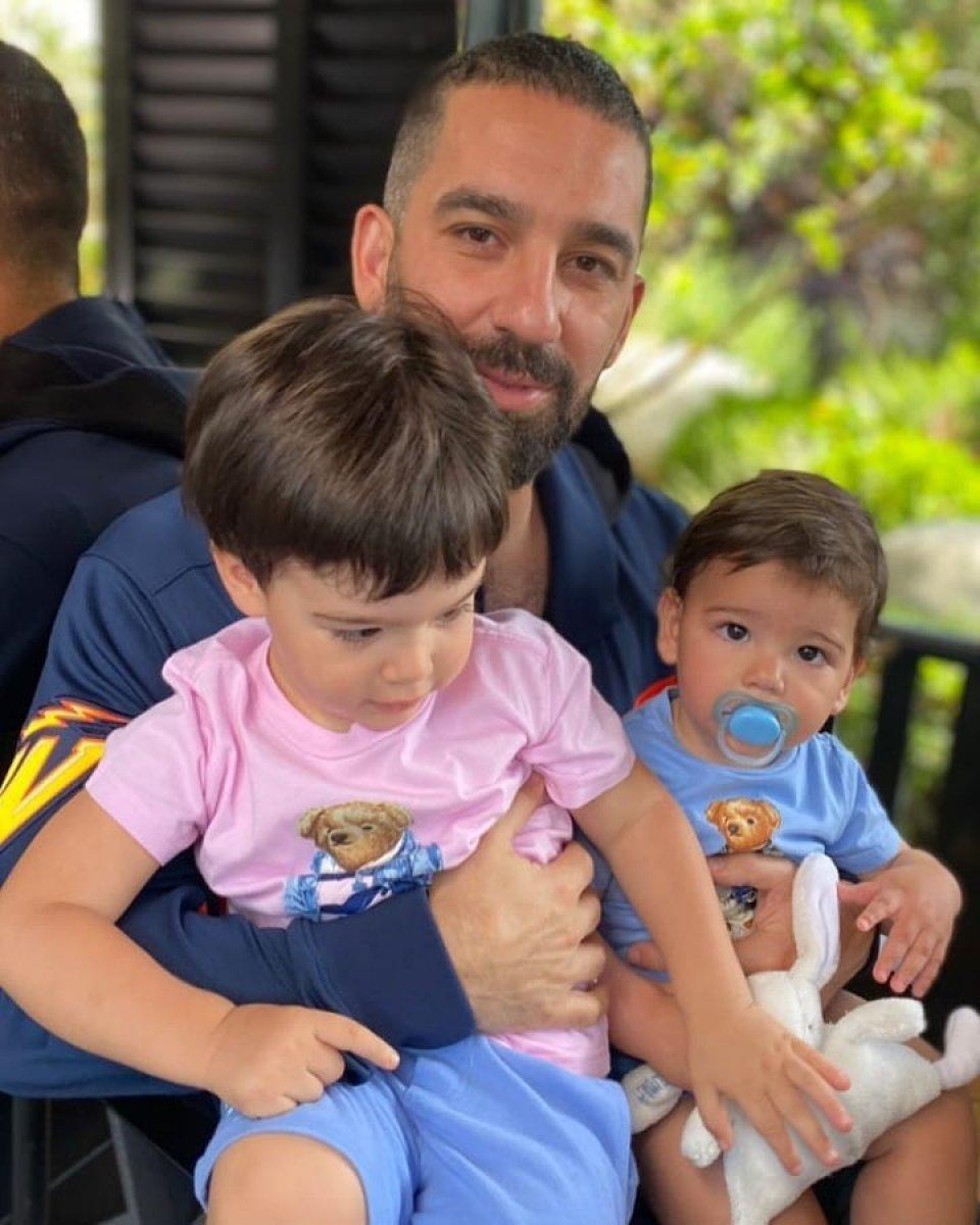 Arda Turan'ın oğlu Hamza şarkı söyledi