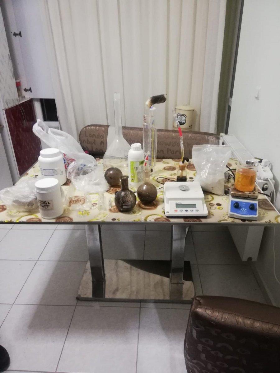 Konya'da kimyager ile sevgilisine uyuşturucu operasyonu