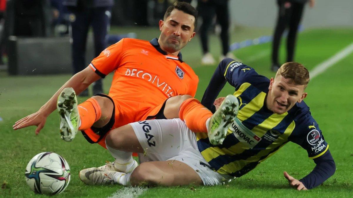 Burak Kapacak'ın yüzü gülmedi