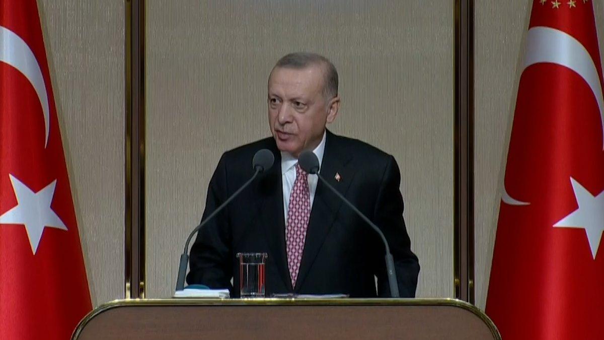 Cumhurbaşkanı Erdoğan, iftarda esnafla buluştu