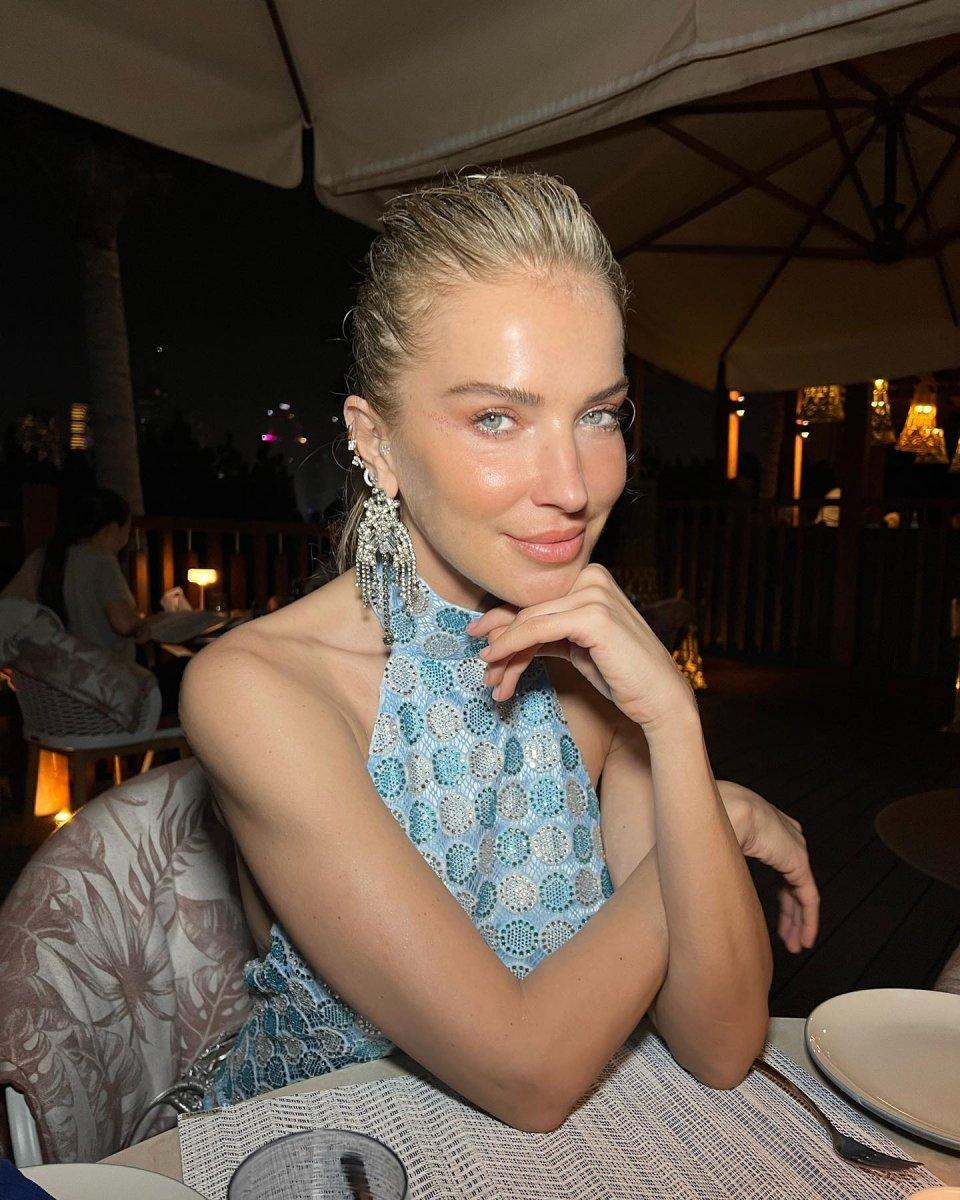 Burcu Esmersoy, çalışanlarını Dubai'ye götürdü