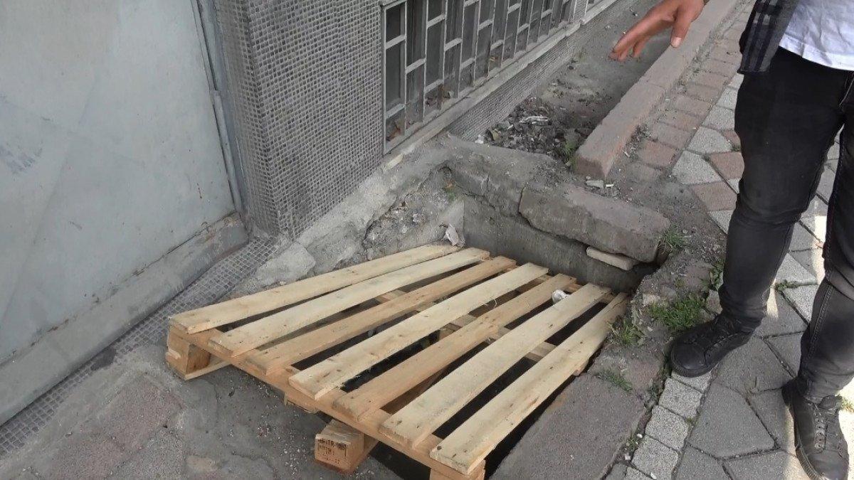 Sultangazi'de yoldaki 70 kilogramlık demir kapağı, tek başına kaldırıp çaldı