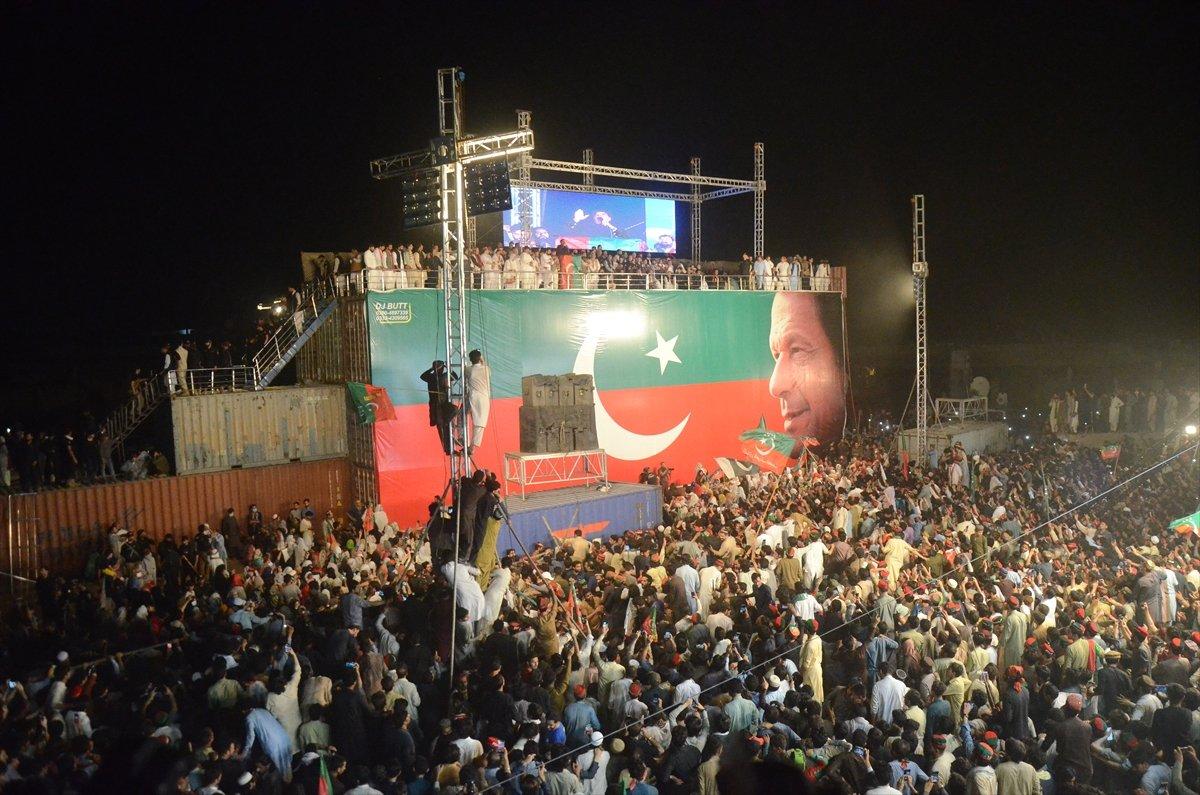 Pakistan'ın eski Başbakanı Han, erken seçim çağrısı yaptı