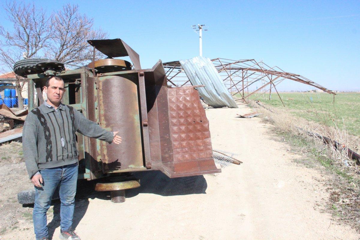 Karaman'da çıkan hortum demir çatıları uçurdu