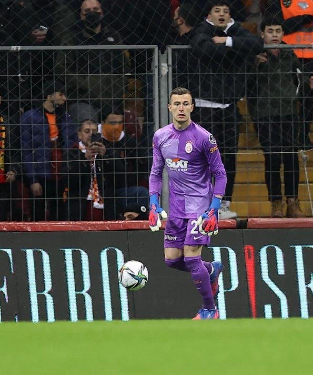 Galatasaray'da sezon sonu 9 isim ayrılacak