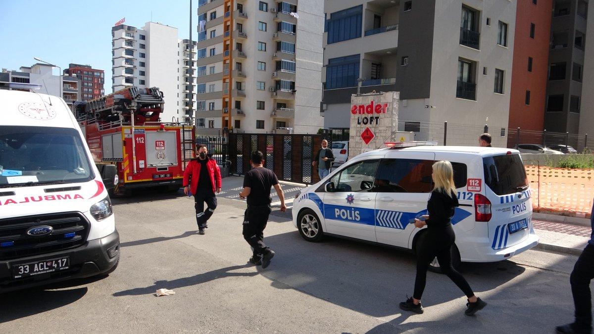 Mersin'de, boşanma aşamasındaki eşini rehin aldı