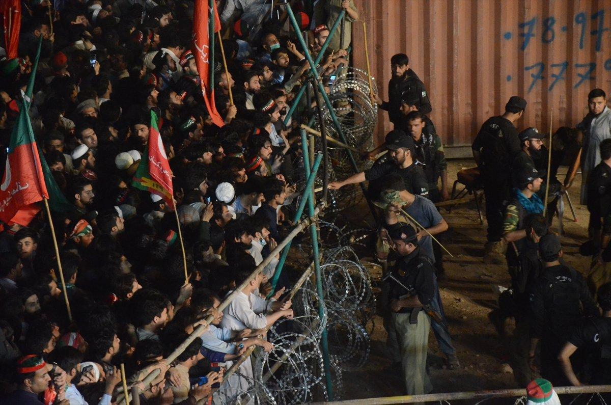 Pakistan'ın eski Başbakanı Han, erken seçim çağrısı yaptı