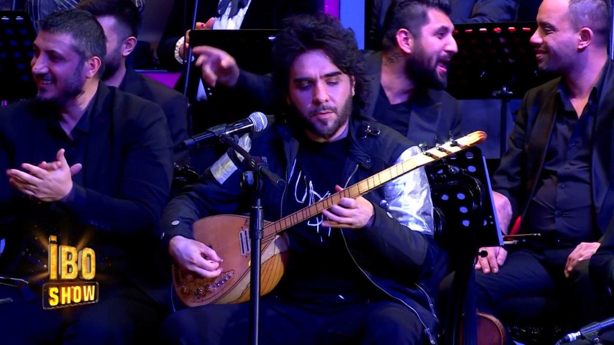 İbo Show'da İsmail YK'dan bağlama şov