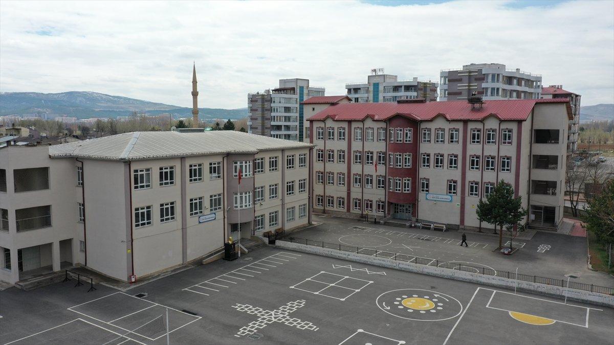 Sivas'ta leylekli okulun misafirleri geldi