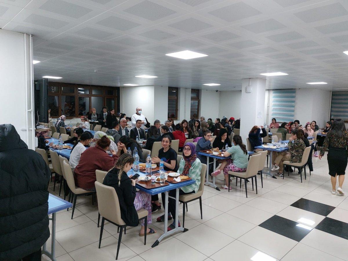 Gençlik ve Spor Bakanı Kasapoğlu öğrencilerle iftar yaptı