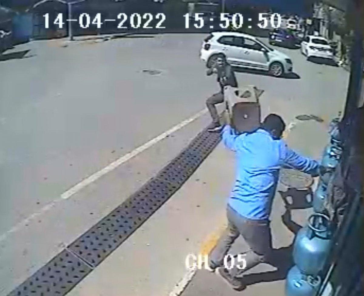 Antalya'da pompalı tüfekli saldırı anı kamerada