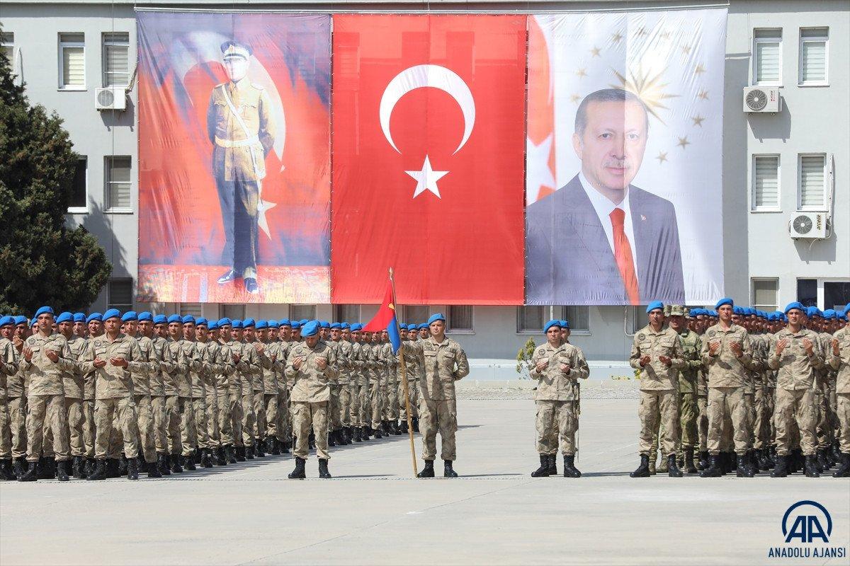 İzmir'de jandarmalar terörle mücadele eğitimlerini tamamladı