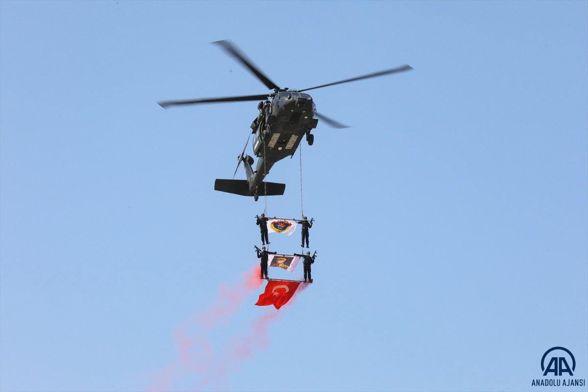 İzmir'de jandarmalar terörle mücadele eğitimlerini tamamladı