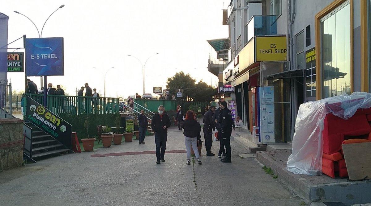 Kocaeli'de gencin saldırıdan sığınırken bıçaklandığı anlar kamerada