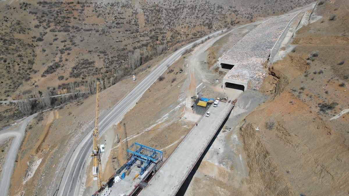 Adil Karaismailoğlu: Akdeniz ile İç Anadolu’yu birbirine bağlıyoruz