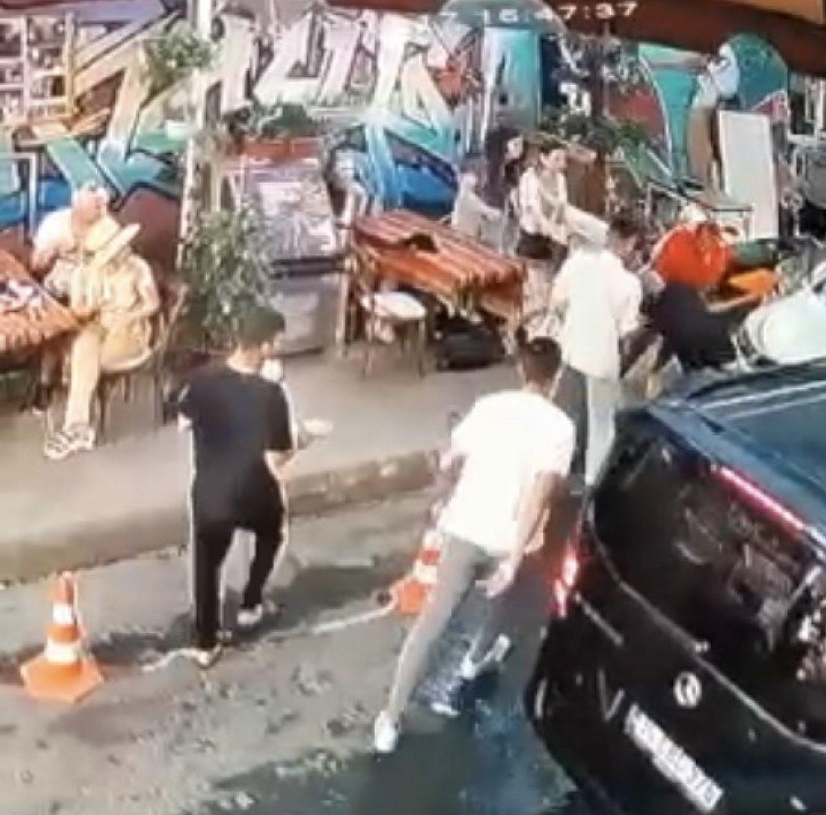 Karaköy'de babasına yumruk atan Ukraynalıyı bıçakladı