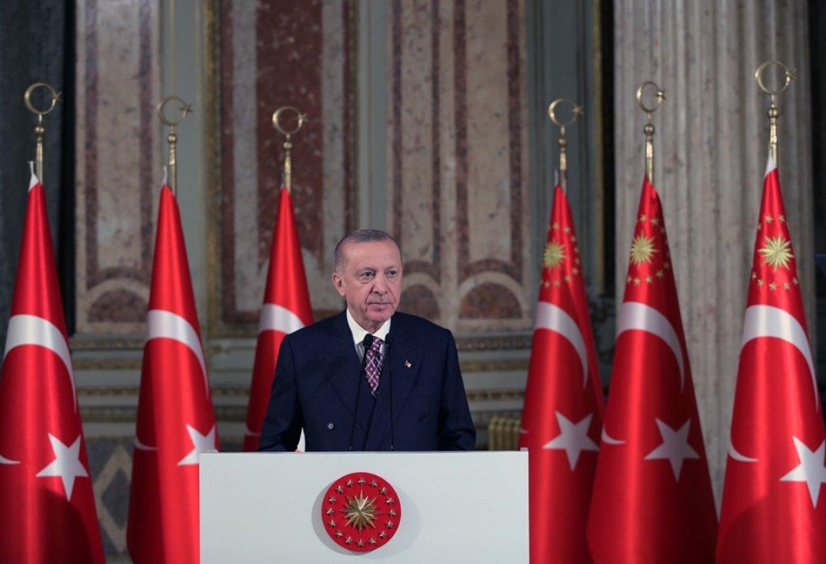 Cumhurbaşkanı Erdoğan sanatçılarla bir araya geldi