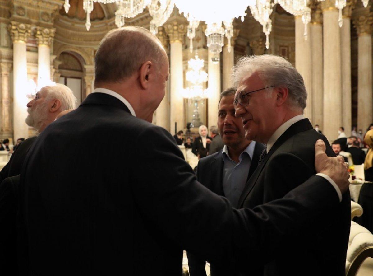 Cumhurbaşkanı Erdoğan sanatçılarla bir araya geldi