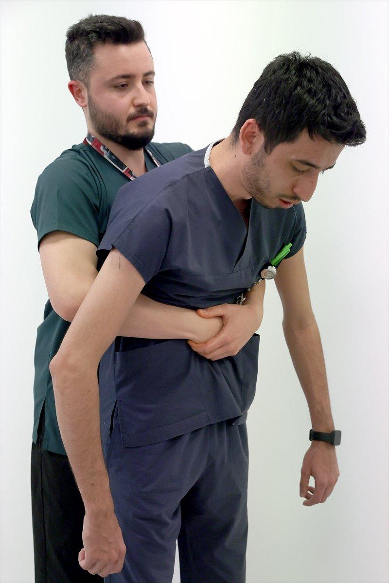 Toplu alanlara Heimlich manevrası afişi önerisi