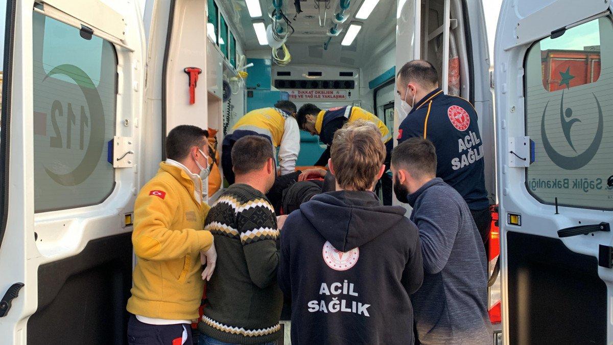 Kadıköy’de çevik kuvvet polisinin otomobili ikiye bölündü