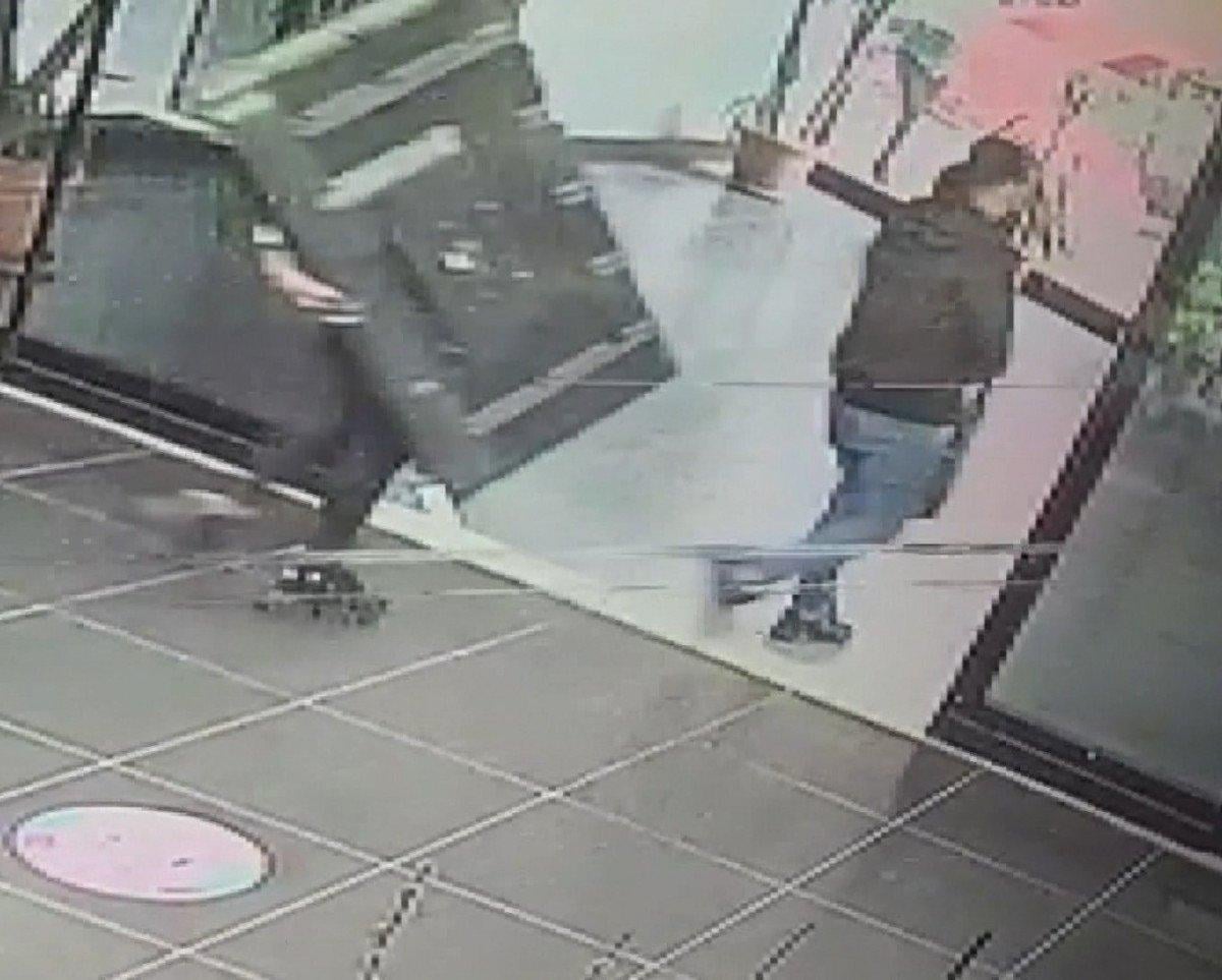 İstanbul'da satışa çıkarılan ürünleri sahte dolarla alan çete