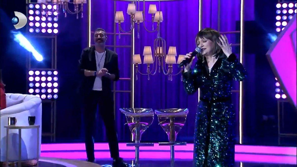 Gülden Karaböcek Artık Sevmeyeceğim şarkısını seslendirdi