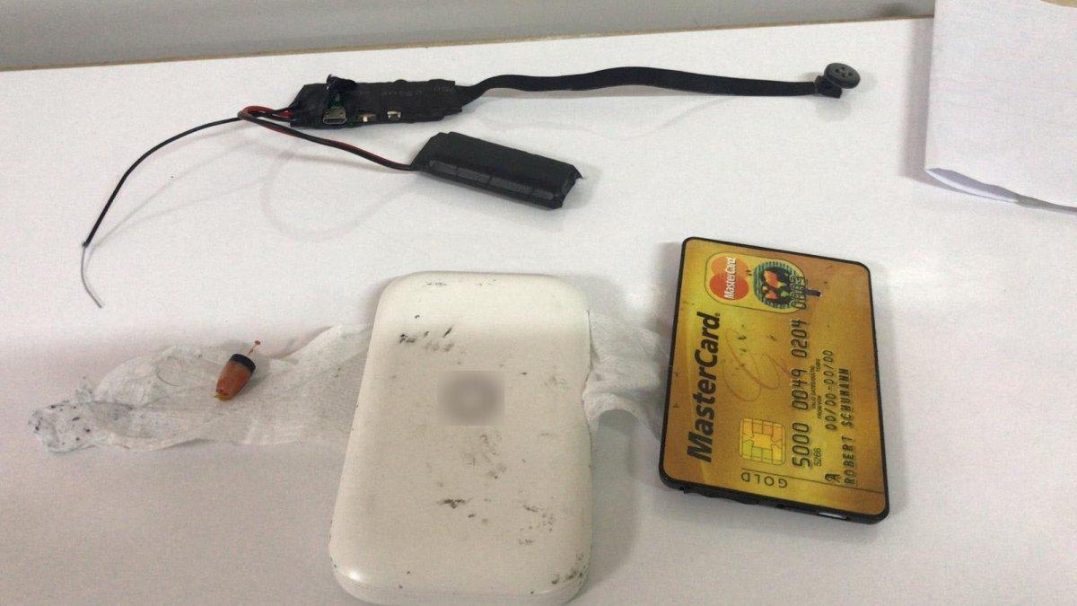 Bursa'da sınava girdi, kopya düzeneği ile yakalandı