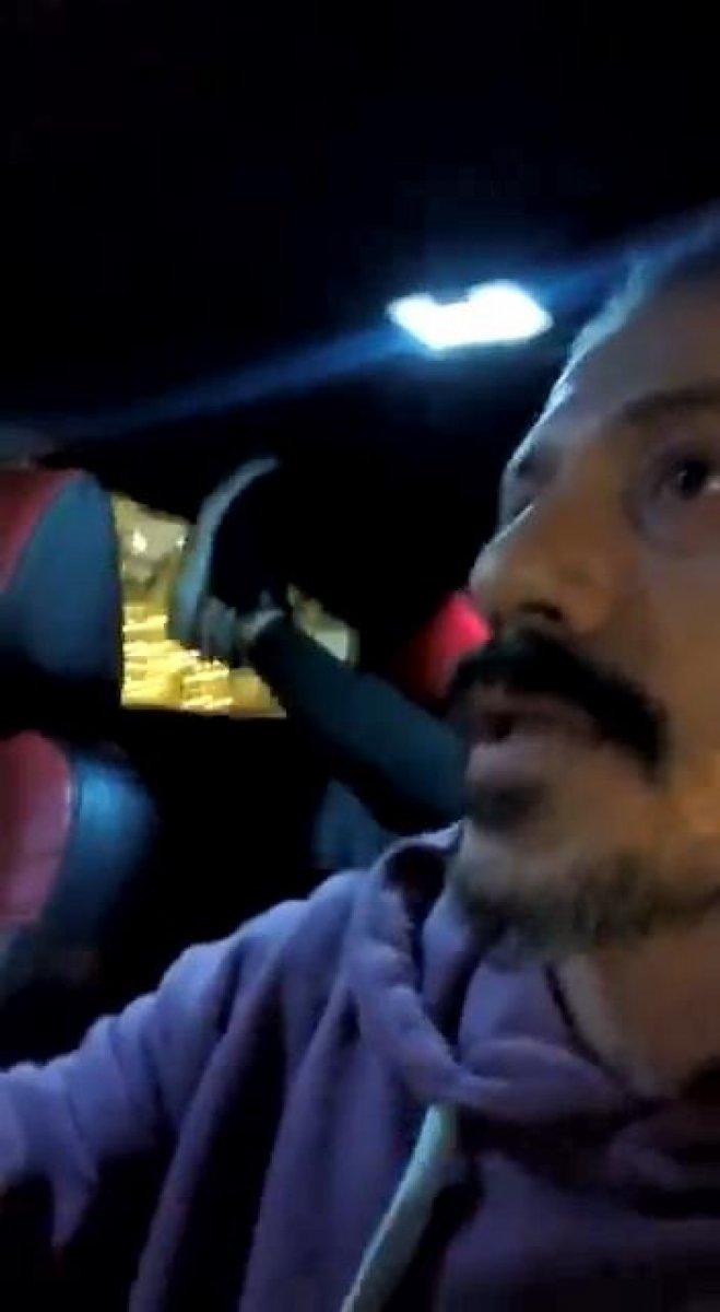 İstanbul'da taksiciyi tekmeleyen kadın yolcu kamerada