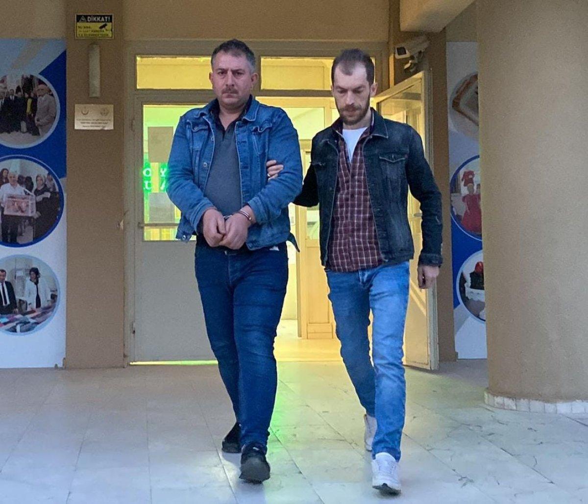 Bursa'da sınava girdi, kopya düzeneği ile yakalandı