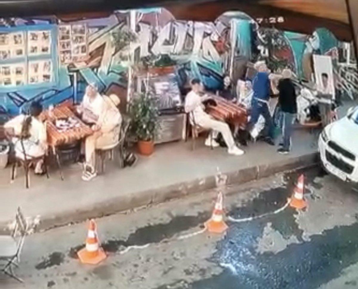 Karaköy'de babasına yumruk atan Ukraynalıyı bıçakladı