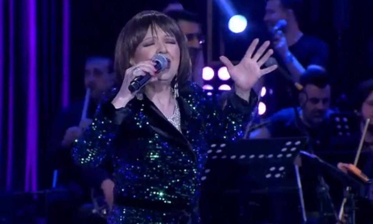 Gülden Karaböcek Artık Sevmeyeceğim şarkısını seslendirdi