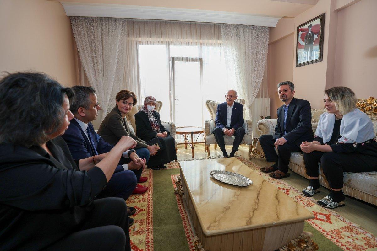 Kemal Kılıçdaroğlu'ndan Zekeriya Beyaz'ın ailesine taziye ziyareti