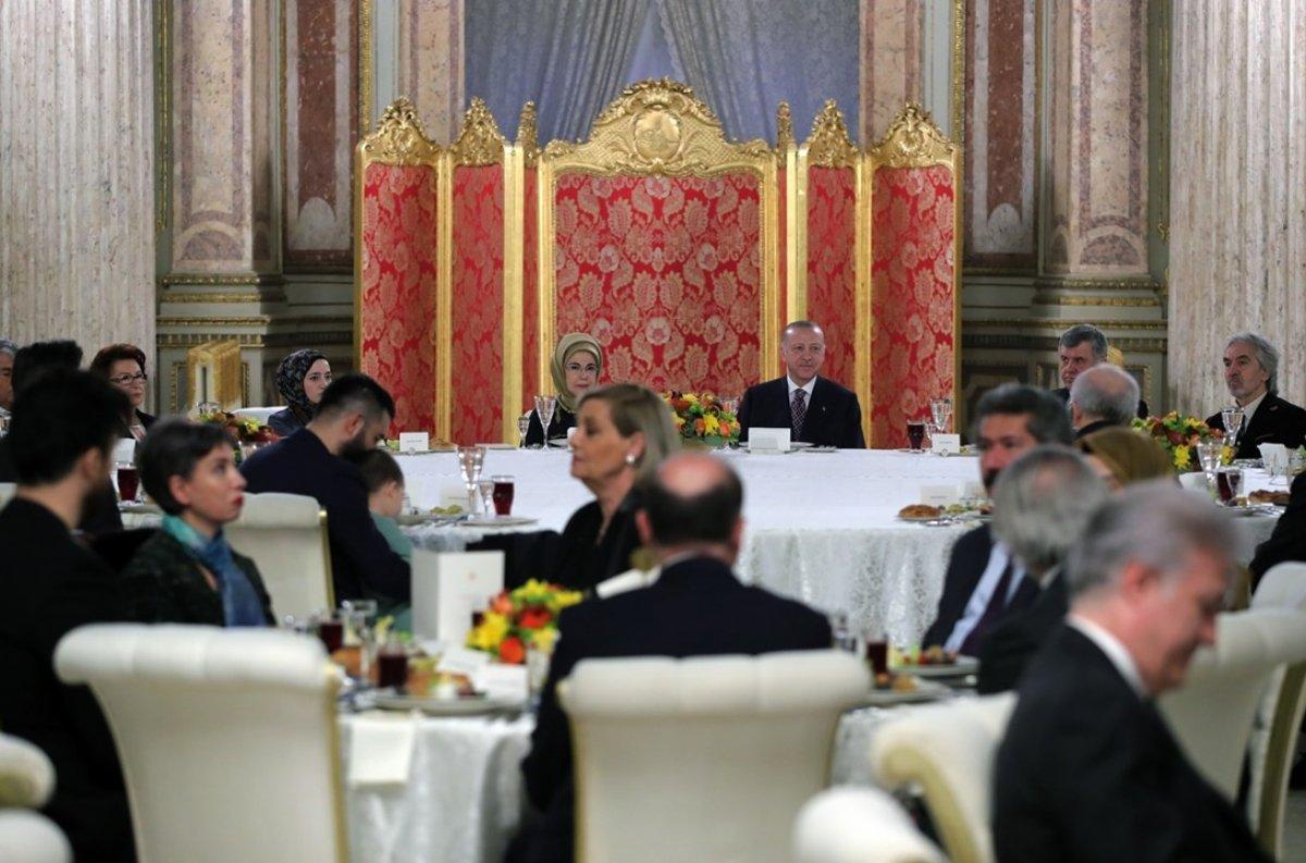 Cumhurbaşkanı Erdoğan sanatçılarla bir araya geldi