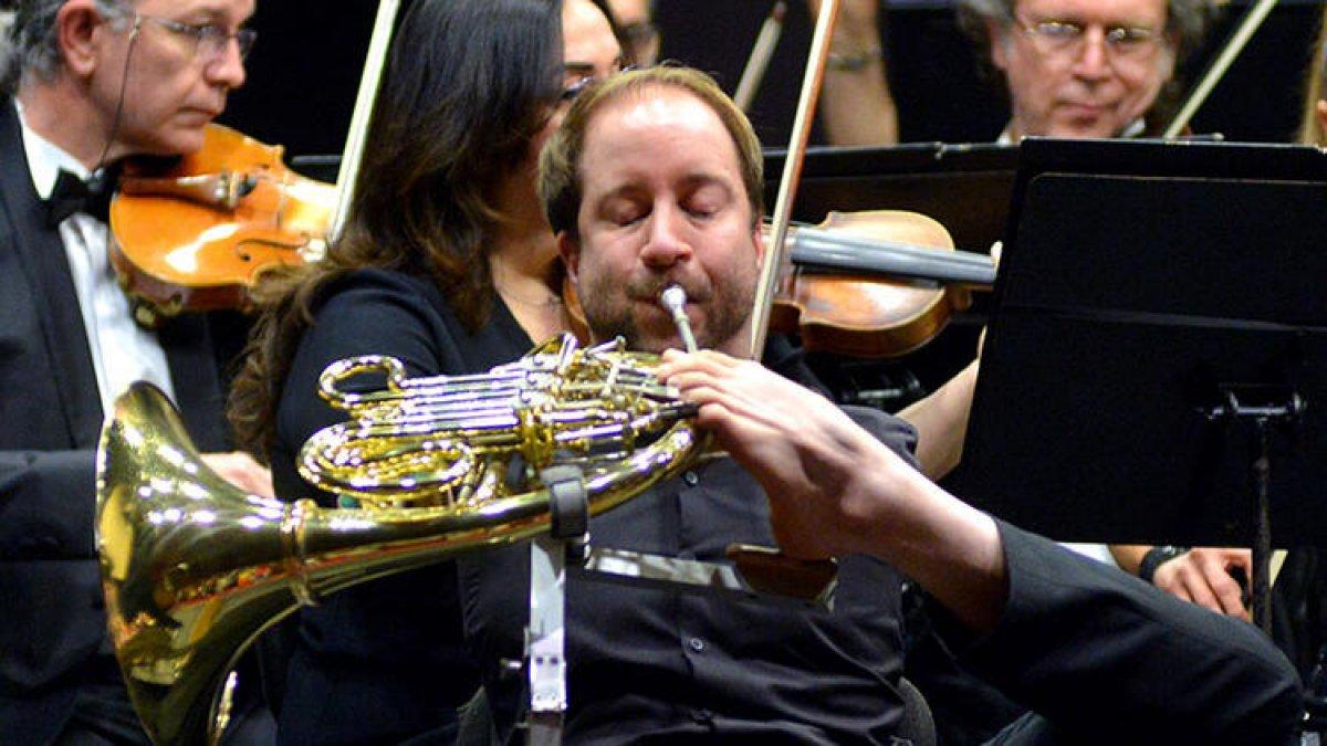 Ayak parmaklarıyla nota basan korno sanatçısı Felix Klieser, konser verdi