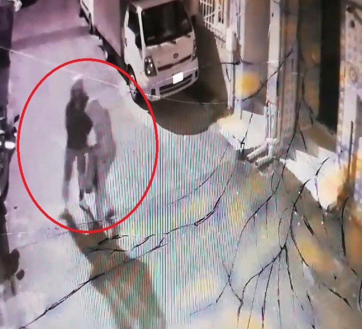 Bursa'daki motosiklet hırsızı, kafasına tabak atılınca kaçtı