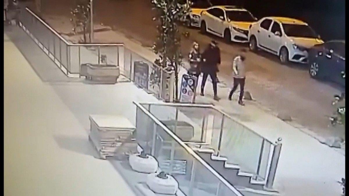 İstanbul'da satışa çıkarılan ürünleri sahte dolarla alan çete