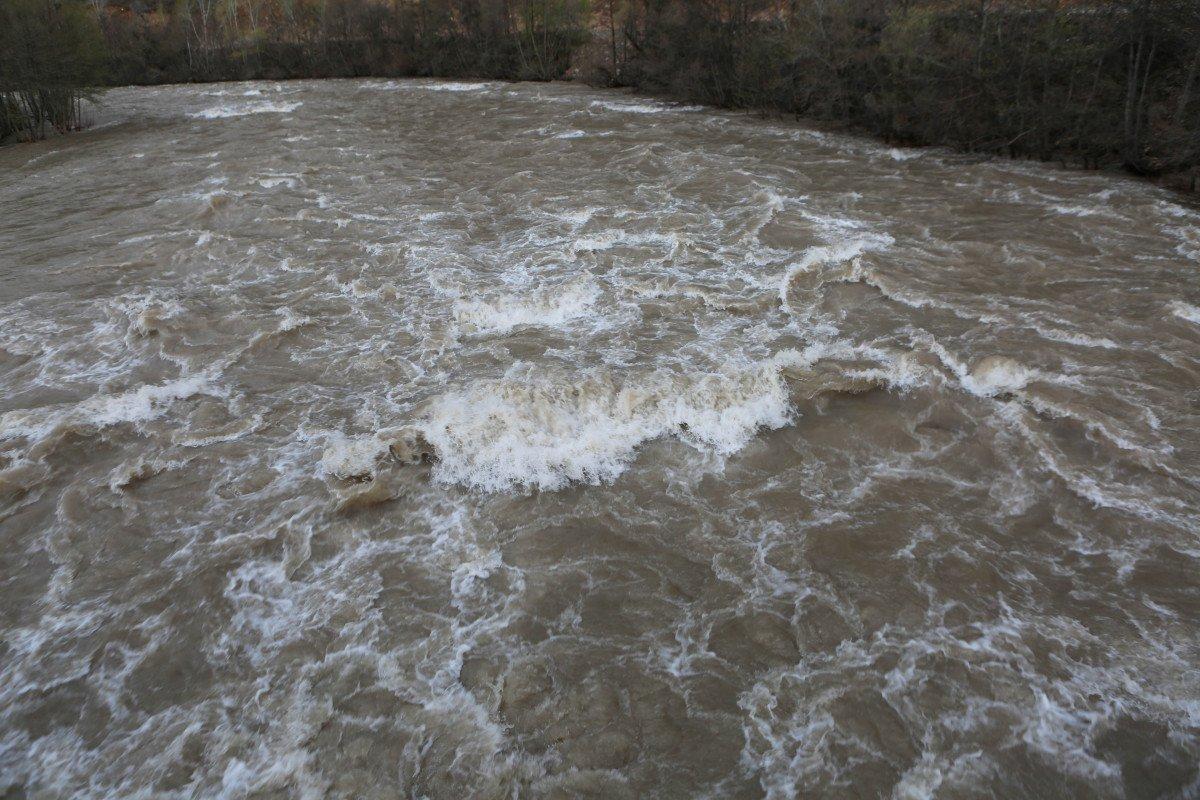 Munzur ve Pülümür’de su seviyesi yükseldi, uzak durun uyarıları yapıldı