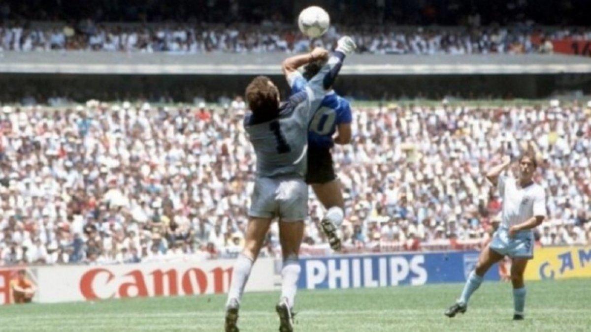 Maradona'nın 1986 Dünya Kupası'nda giydiği forma satışa çıkarılıyor