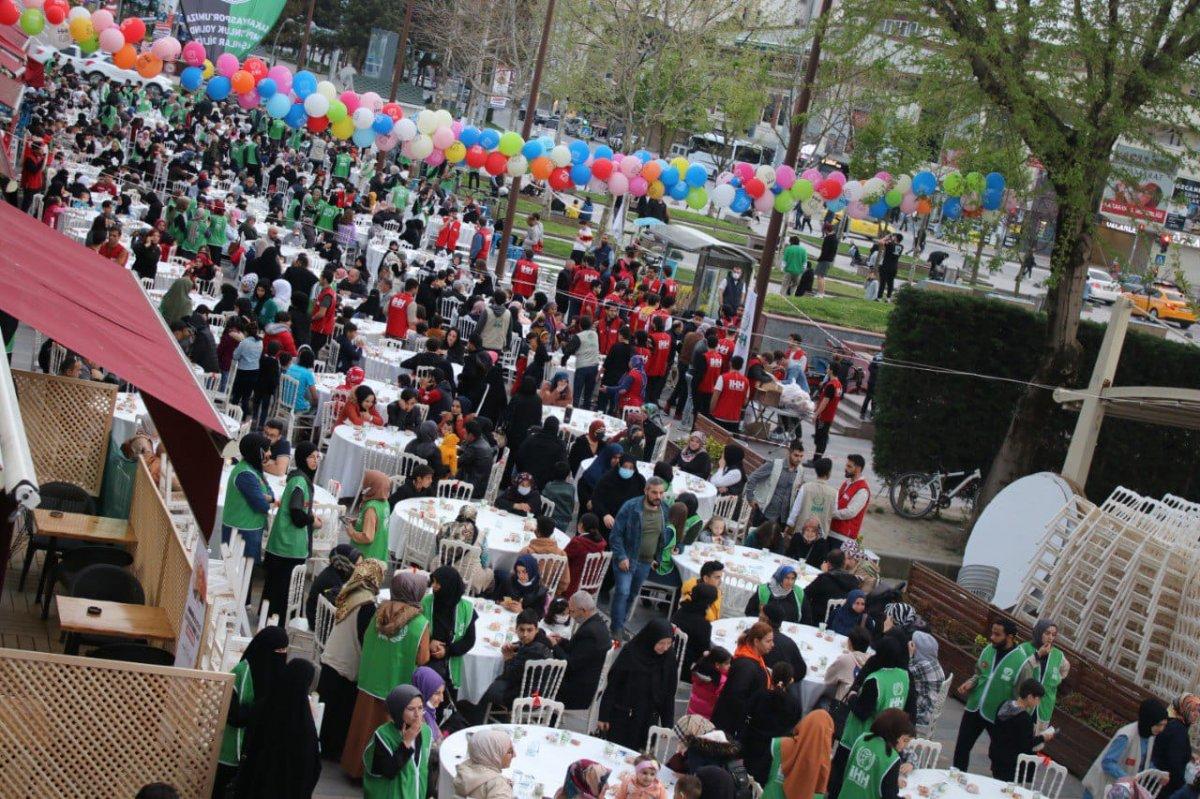 İHH, Sakarya’da yetim çocuklar için iftar programı düzenledi