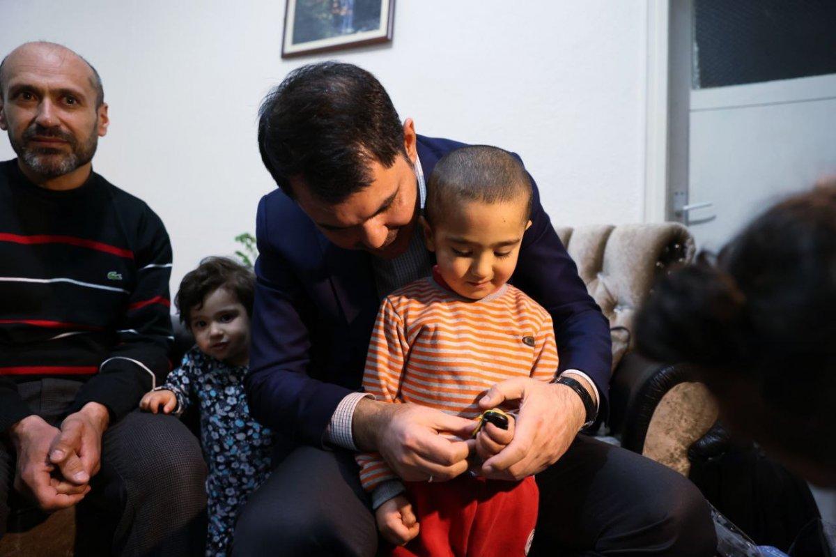 Skolyoz hastası Elif’in tedavi sürecine Murat Kurum’dan destek