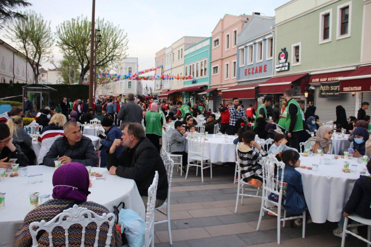 İHH, Sakarya’da yetim çocuklar için iftar programı düzenledi
