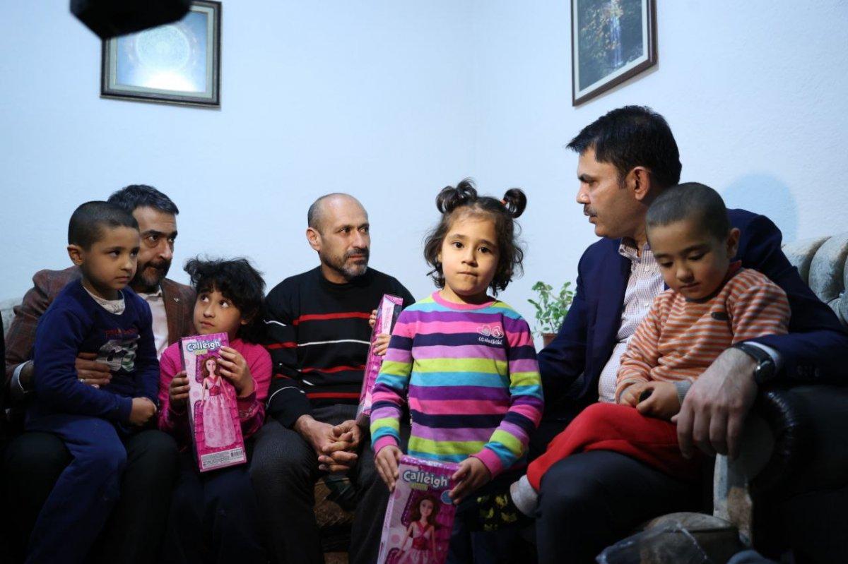 Skolyoz hastası Elif’in tedavi sürecine Murat Kurum’dan destek