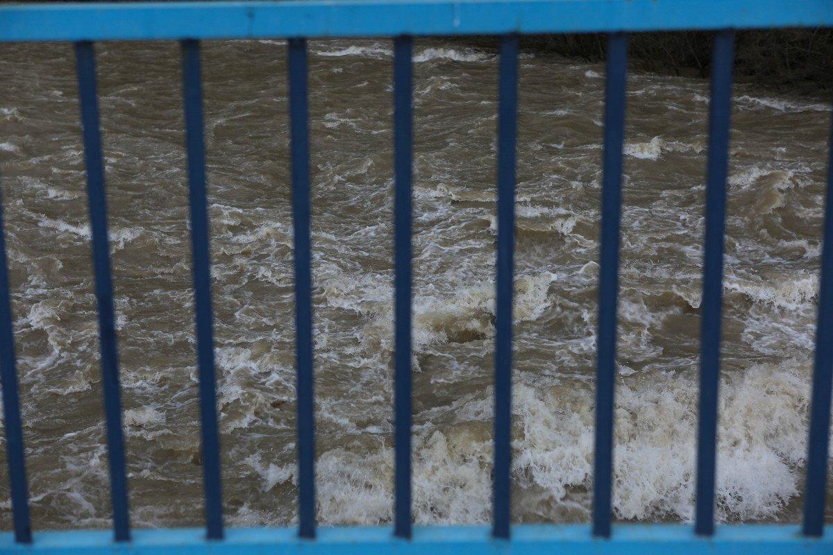 Munzur ve Pülümür’de su seviyesi yükseldi, uzak durun uyarıları yapıldı