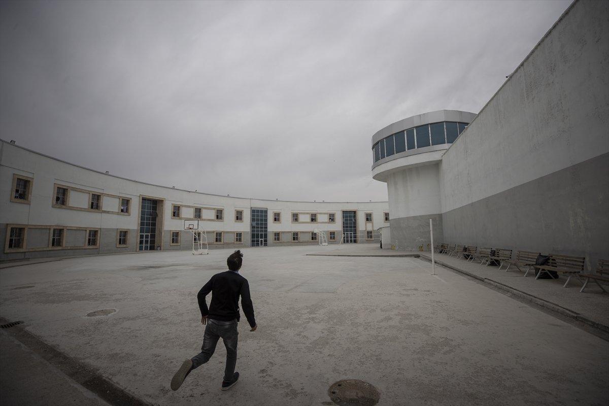 Türkiye, geri gönderme merkezlerinin kapasitesini 20 bine çıkaracak